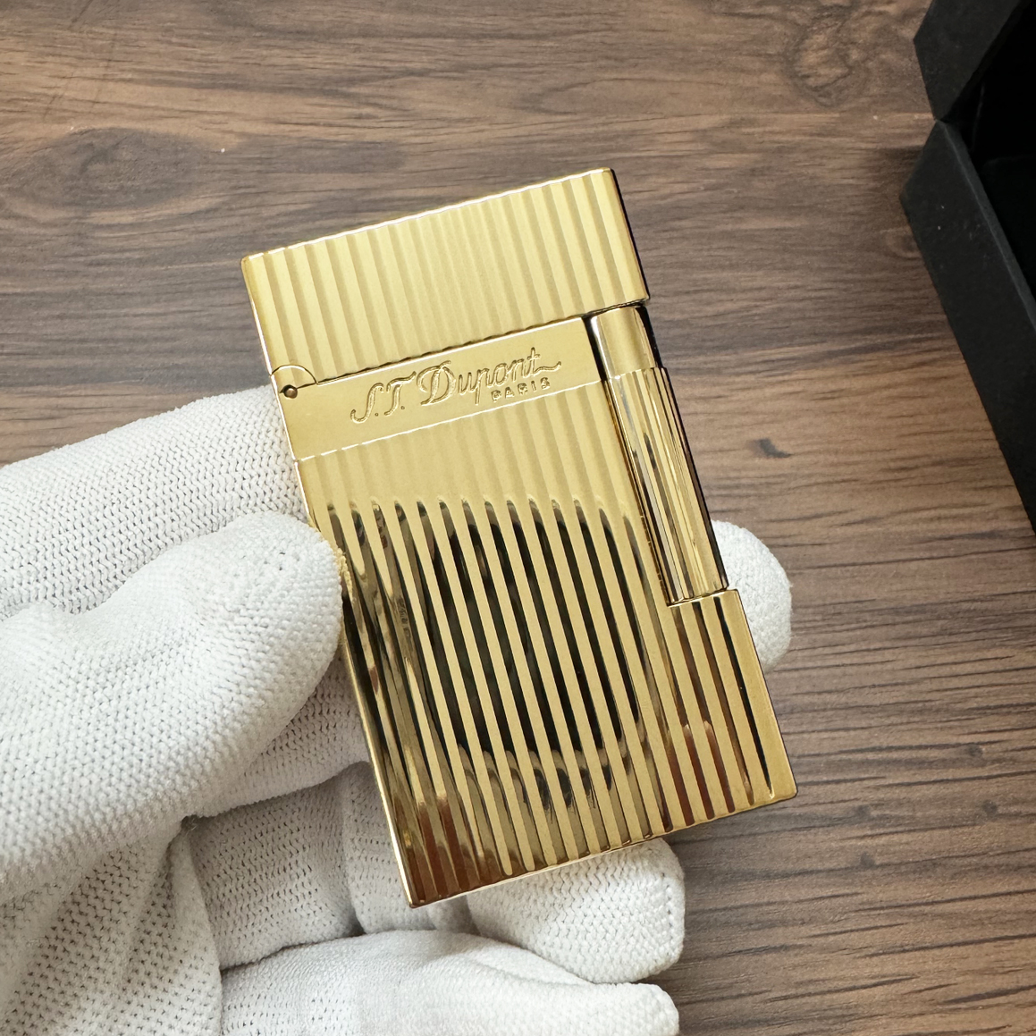 S.T. Dupont Ligne 2 Yellow Gold Vertical Lines Lighter 016827