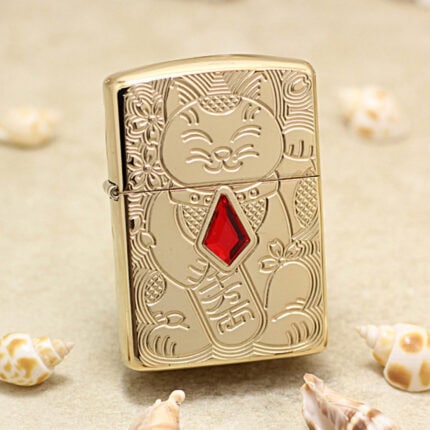 Zippo Armor Lucky Cat Design lighter 49802 in High Polish Brass