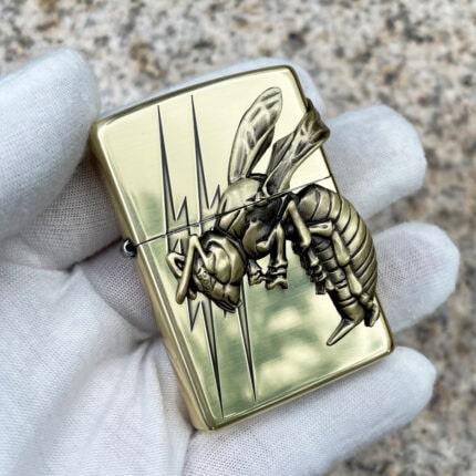 Japanese Zippo Etched Brass Bumblebee Emblem Lighter – product image 1 of 3