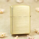 Plain brushed brass reverse of KZ184 tiger and cub Zippo Armor lighter