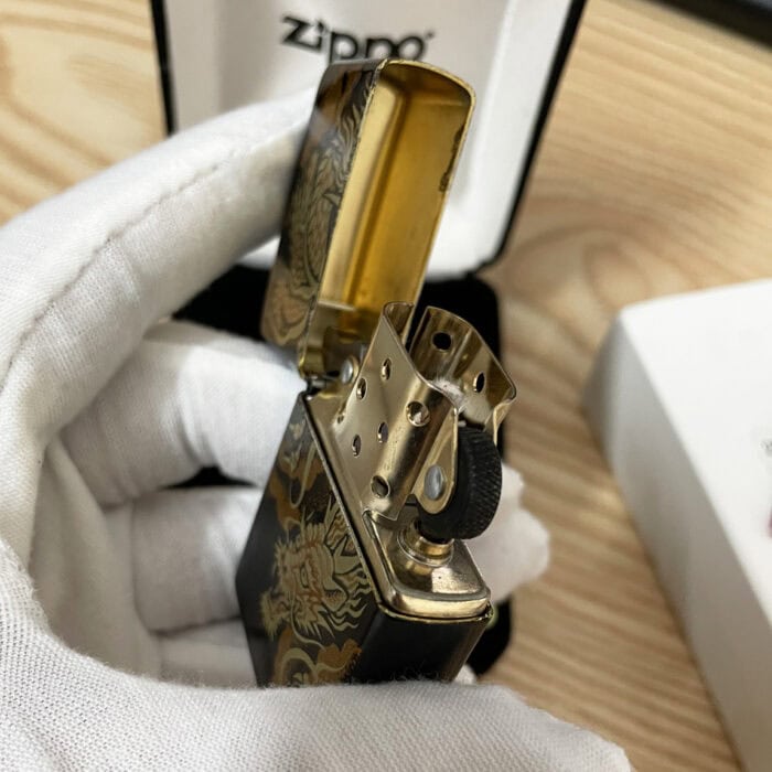 SAIKE　鹿革に焼き絵手法で昇り龍の絵を描いた小型ポーチ　ビンテージ Japanese Zippo Traditional Crafts Maki-e Urushi Dragon Lighter