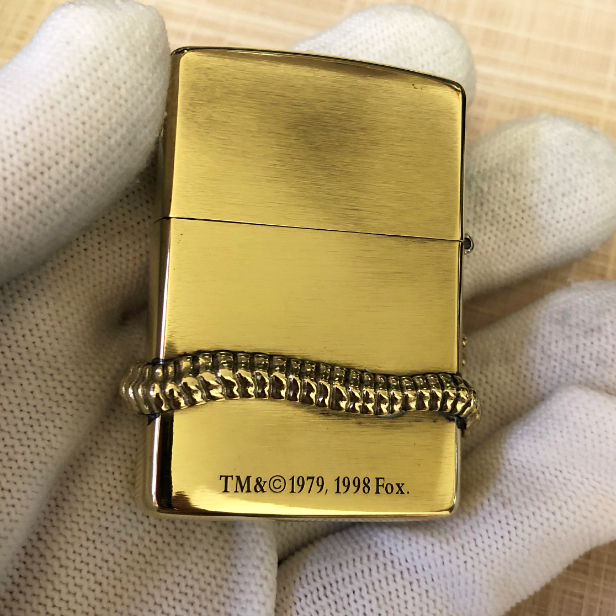 ZippoAlienLimitedEditionEtchingBrassEmblem_06 ZippoAlienLimitedEditionEtchingBrassEmblem_06