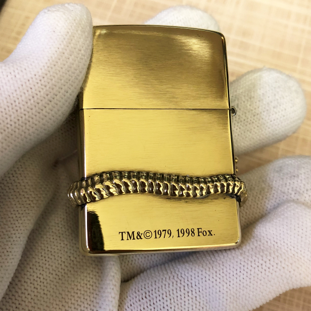 ZippoAlienLimitedEditionEtchingBrassEmblem_07 ZippoAlienLimitedEditionEtchingBrassEmblem_07