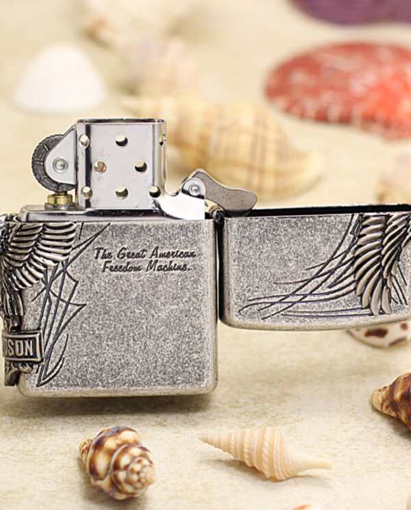 ZippoAntiqueSilverHDP65_02