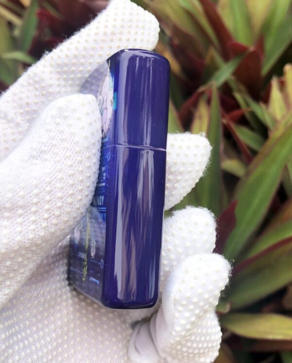 ZippoBlueMatteWindyGirlLimitedEditionWithLady_03