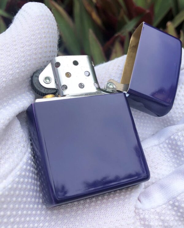 ZippoBlueMatteWindyGirlLimitedEditionWithLady_13