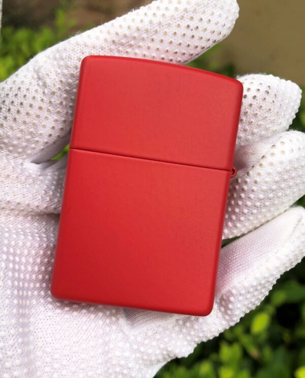 ZippoRedMatteWindyGirlLimitedEdition_04 ZippoRedMatteWindyGirlLimitedEdition_04