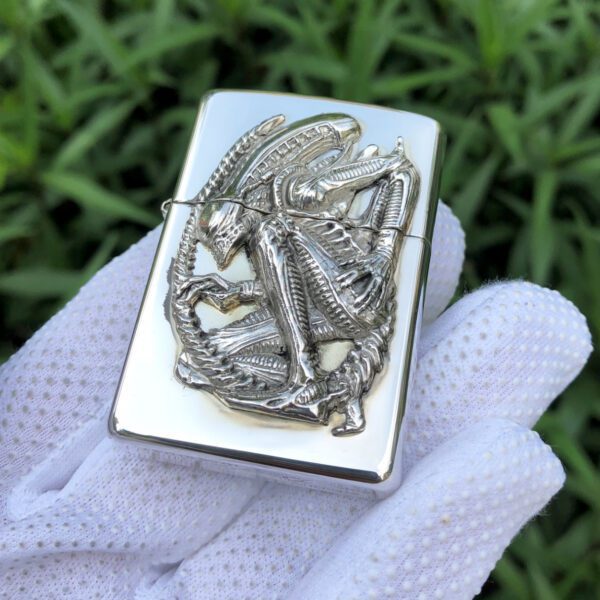 ZippoSterlingSilverAlienAnniversary_01