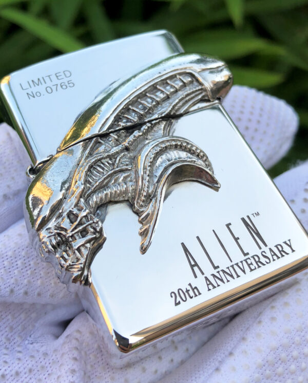 ZippoSterlingSilverLimitedEditionAlien_12