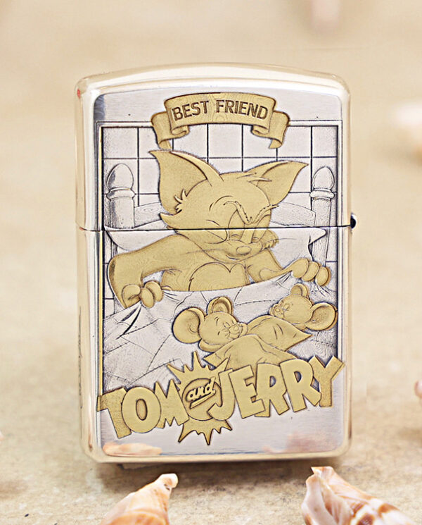 Shiny metal Zippo lighter with a Tom and Jerry cartoon — Tom in a bathtub and two mice, with a 'Best Friend' banner above and 'Tom and Jerry' text below, in retro style.