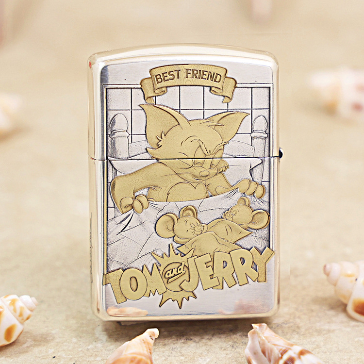 Shiny metal Zippo lighter with a Tom and Jerry cartoon — Tom in a bathtub and two mice, with a 'Best Friend' banner above and 'Tom and Jerry' text below, in retro style.