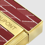Close-up of burgundy Monogram 1872 pattern and gold S.T. Dupont logo on Biggy 025078B