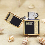 Zippo Golden Arabesque KZ515-1 gold-tone and black lacquer detail