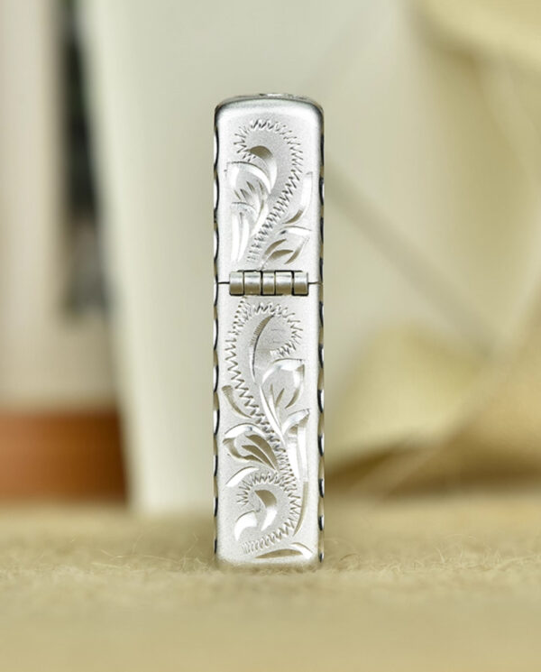 ZippoPlatedSilverArabesqueHandEngraved_02