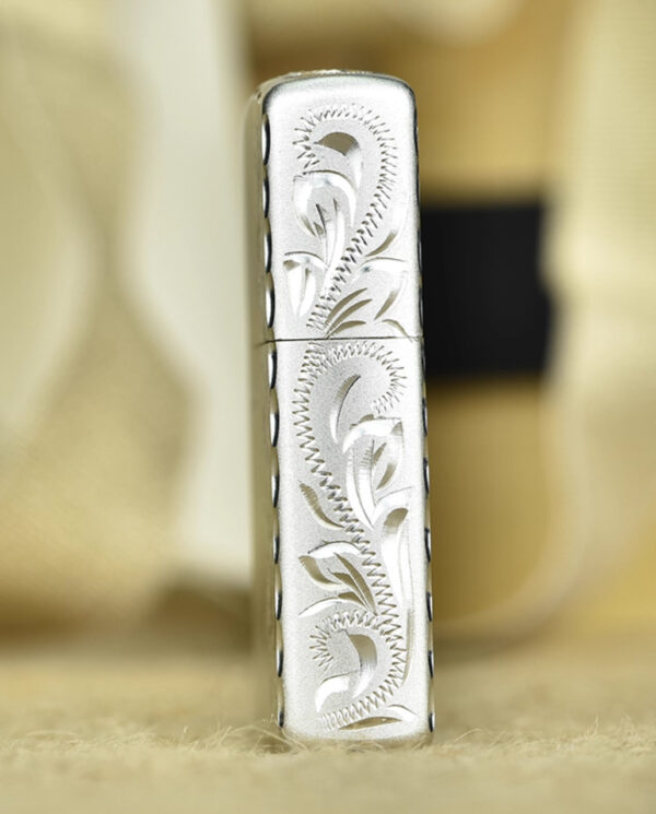 ZippoPlatedSilverArabesqueHandEngraved_03-1