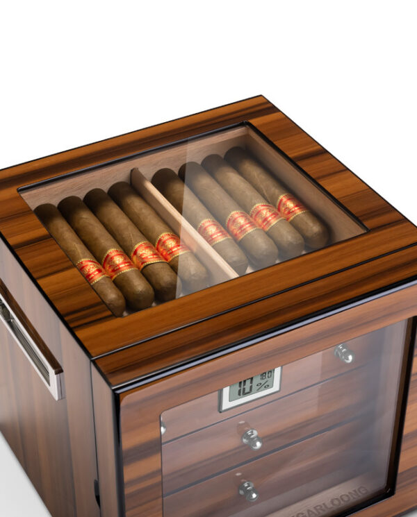 CH005-03 Wooden cigar humidor with a glass top, cigars arranged inside.