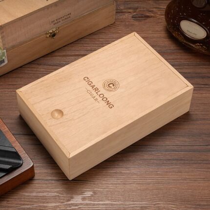 Closed CigarLoong Spanish cedar travel cigar box with natural wood finish