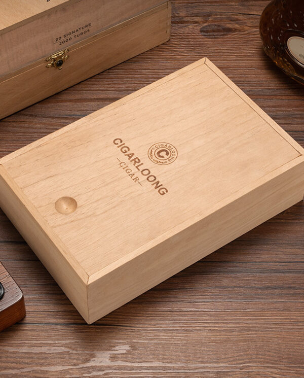 CH009 Light wooden cigar box with brand logo on a wooden table surface.