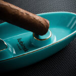 LUBINSKI YJA-20009 gold-trimmed ceramic single-cigar ashtray, alternate product view 3