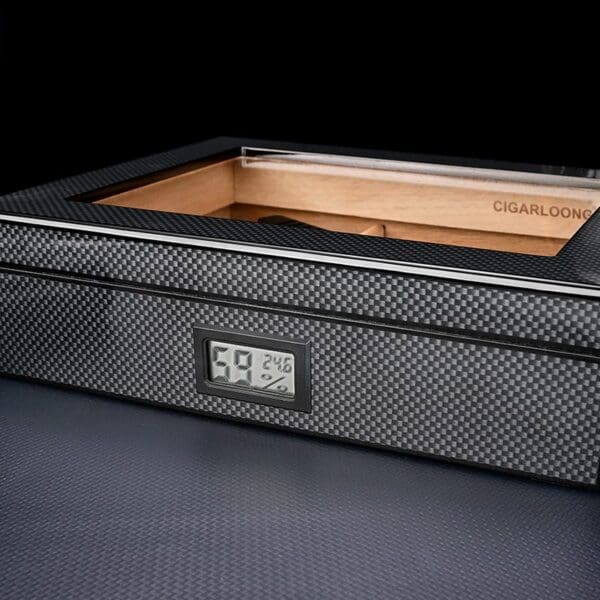 CH025-03 Carbon‑fiber textured cigar humidor with a digital hygrometer showing 69% humidity.
