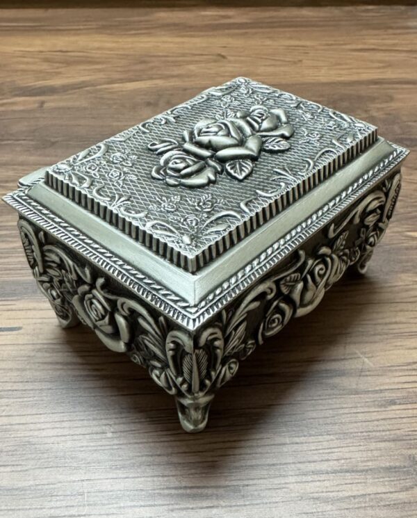 TinBox_01 TinBox_01