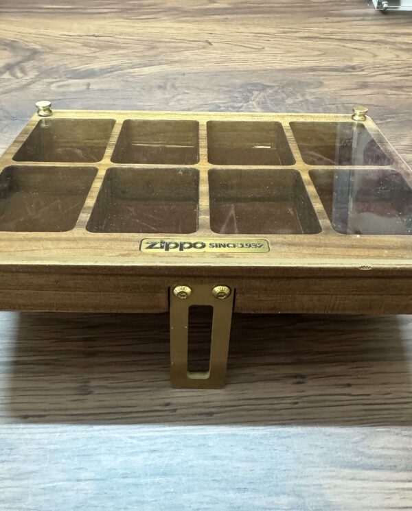 ZippoWoodenDisplay_01