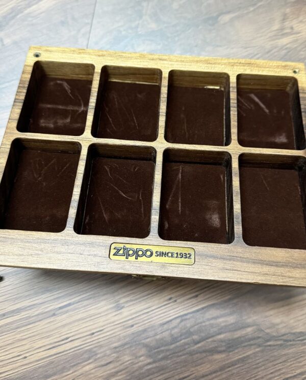 ZippoWoodenDisplay_02