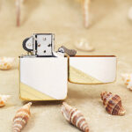 Zippo KZ422 1941 Replica two-tone case and hinge detail