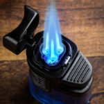 LUBINSKI YJA-80014 triple-jet lighter and cigar cutter gift set detail view