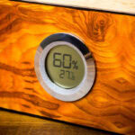 LUBINSKI CH-001 digital humidity and temperature display close-up
