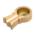 LUBINSKI YJA-20051 gold zinc alloy single-cigar ashtray angled view